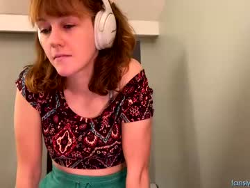 girl
        its_lily cam image #2138539