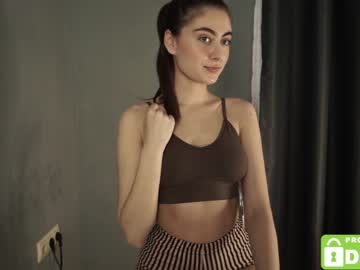 girl
        tessarosse_ cam image #1610620