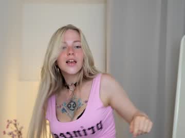 girl
        my_stella cam image #2045223