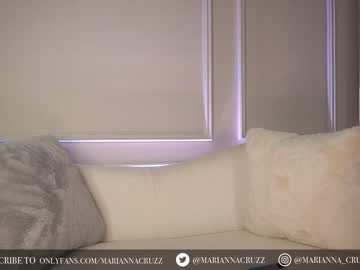 girl
        mariannacruzz cam image #1075948