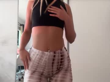 girl
        luvlivvyy cam image #6717733