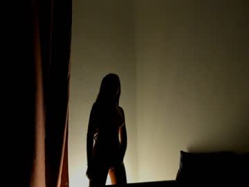 girl
        emilybatee cam image #1204125