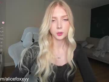 girl
        oh_honey_ cam image #2344859
