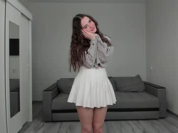 girl
        reilbell cam image #1001281