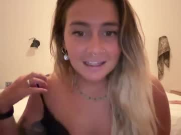 girl
        itsjessbby cam image #4318955