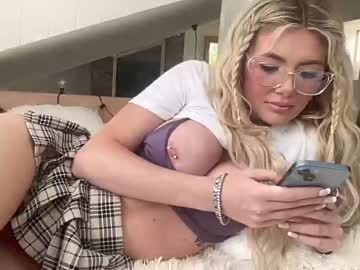 girl
        hotpinksoap cam image #4105445