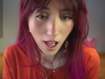 girl
        greeny_mat cam image #4976113