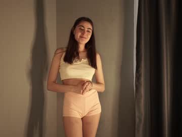 girl
        tessarosse_ cam image #1387471
