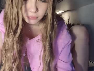 girl
        naive_love cam image #6215863