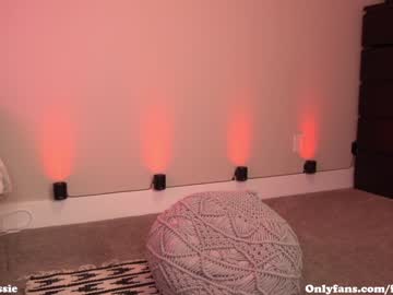 girl
        fiery_redhead cam image #3368878