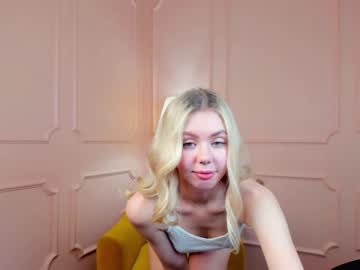 girl
        cassie_palmer cam image #1496592