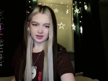 girl
        small_blondee cam image #2827677