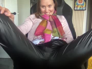 girl
        eatmypie69 cam image #3759327