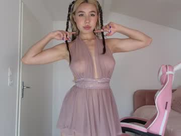 girl
        deniseone cam image #1791933