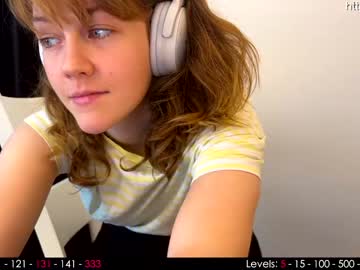 girl
        its_lily cam image #946760