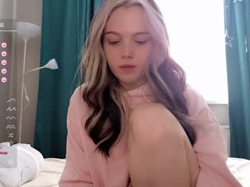 girl
        small_blondee cam image #2609666