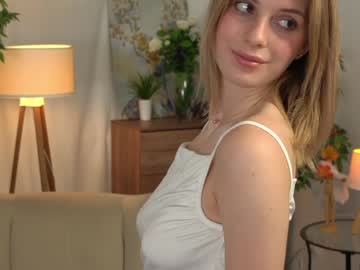 girl
        refined_style cam image #5456216