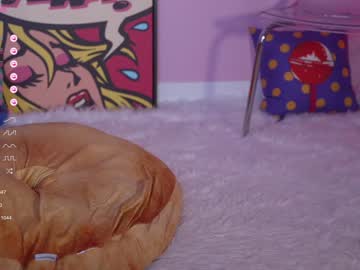 girl
        bunnydollstella cam image #2901776