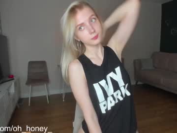 girl
        oh_honey_ cam image #1907666