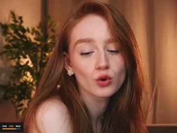 girl
        lizzy_blaze cam image #4445179