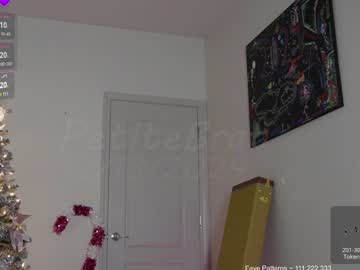 girl
        petitebrat cam image #5688782
