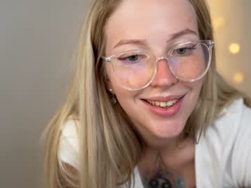 girl
        my_stella cam image #2044097