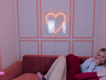 girl
        cassie_palmer cam image #3228016