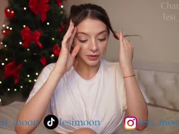 girl
        lesi_moon cam image #3277054