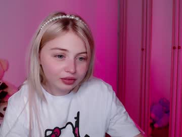 girl
        shy_blondiee cam image #859364