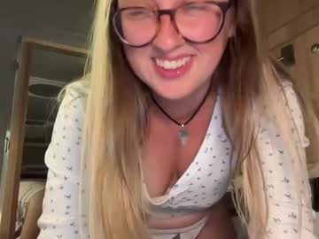girl
        wanderlustjade cam image #5396489