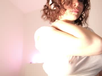 girl
        sae__ cam image #624710