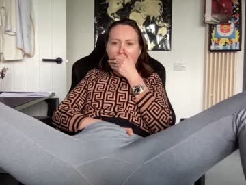 girl
        eatmypie69 cam image #3644139