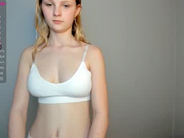 girl
        porcelain__doll cam image #1552771