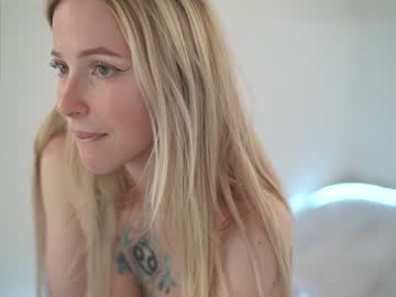 girl
        my_stella cam image #2608405