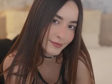 girl
        emyii cam image #4307730