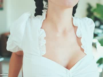 girl
        katdreams cam image #2395665