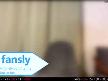 girl
        its_lily cam image #1129972