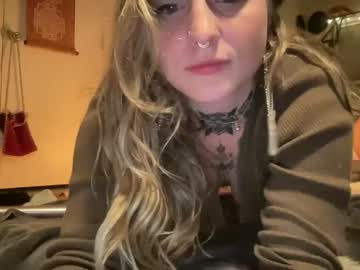 girl
        bambidear420 cam image #2673963