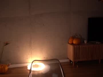girl
        firumu cam image #2799281
