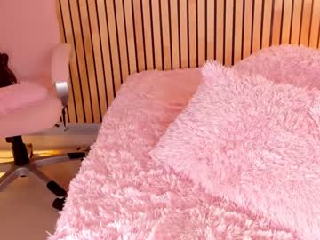 girl
        little_effy18 cam image #4272245
