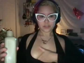 girl
        40ozgoomba cam image #2602257