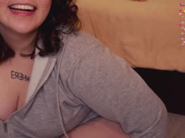 girl
        chery_lady22 cam image #1652751