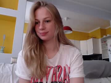 girl
        magic_couple13 cam image #1856543