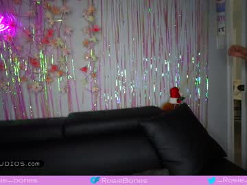 girl
        rosiebones cam image #379911