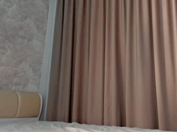 girl
        emilybatee cam image #2511730