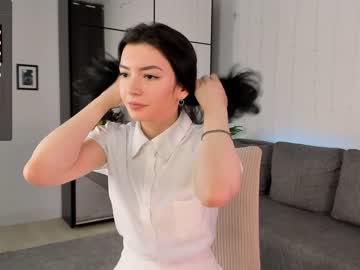girl
        julietaromaniss cam image #4029333