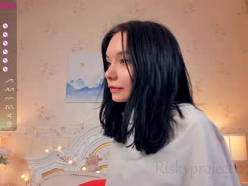 girl
        riskyproject cam image #1177651