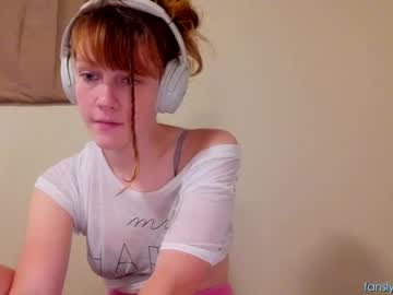 girl
        its_lily cam image #1953328
