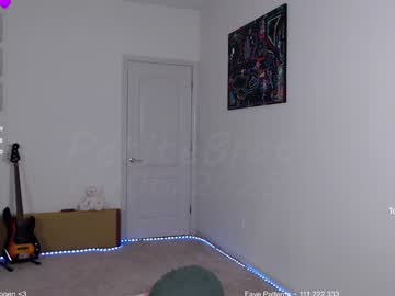 girl
        petitebrat cam image #5869210