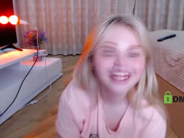 girl
        shy_blondiee cam image #896438